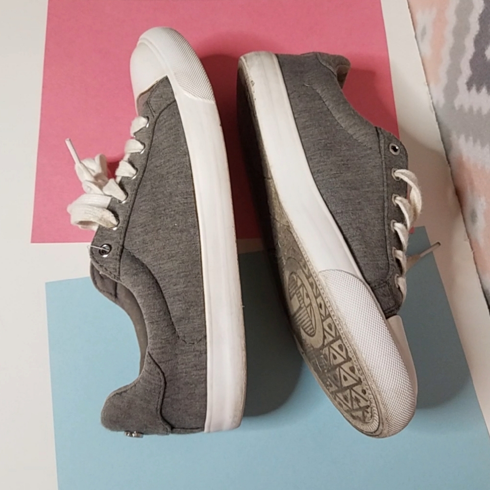 GBG Low Top Grey Sneaker - Picture 3 of 9